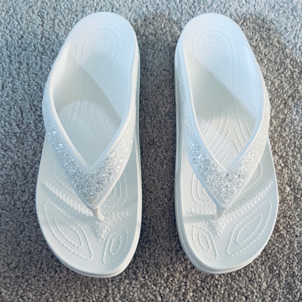 Croc Sloane Glitter Platform Flip Flops